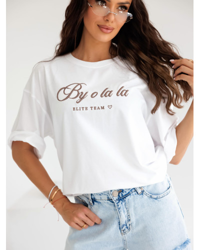 T-shirt oversize z napisem By o la la...! biały z kakao