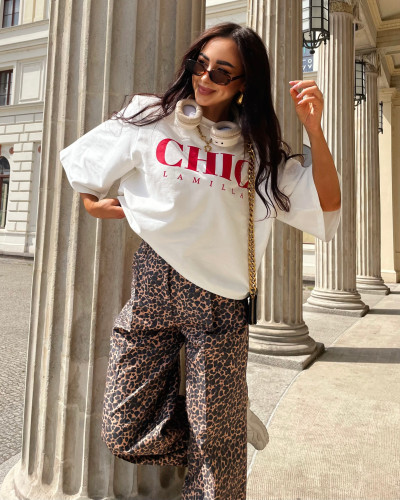 T-shirt oversize CHIC La Milla śmietanowy z czerwonym