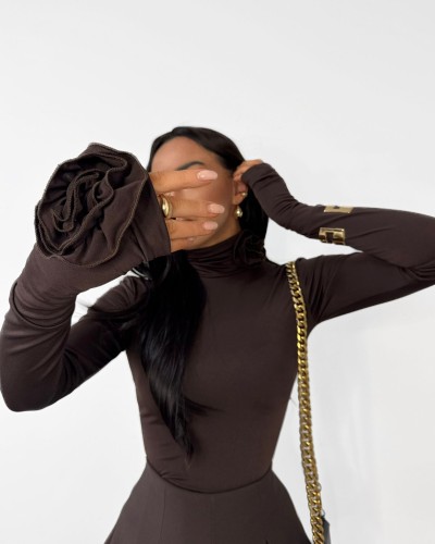 Golf z różami La Milla czekoladowy