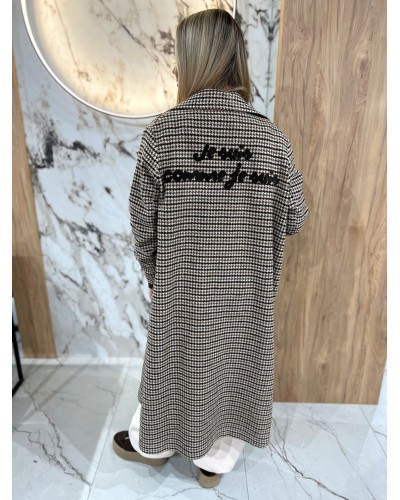 Płaszcz w pepitkę z czekoladowym napisem na plecach By o la la...! chocomus