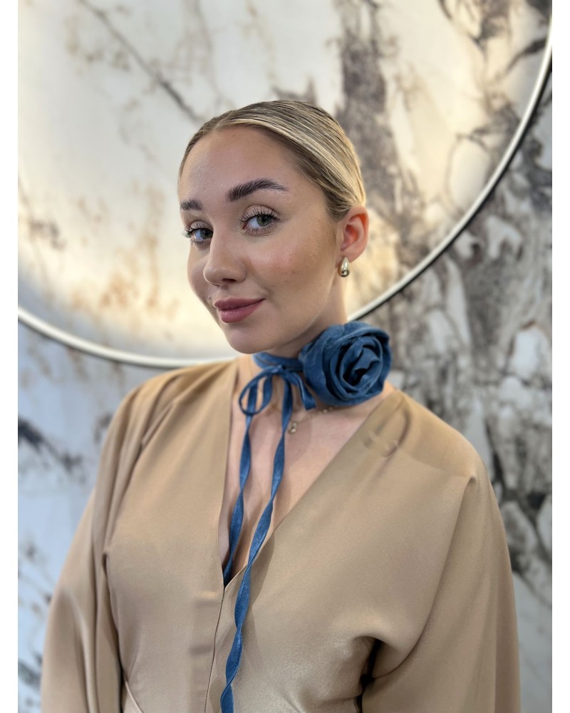 Róża na szyję By o la la...! niebieska