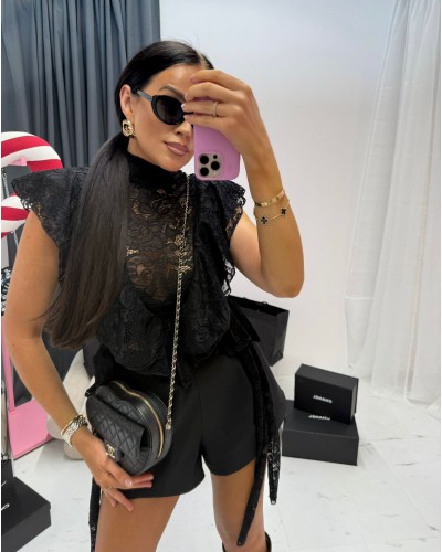 Koronkowa bluzka z falbanką La Milla czarna