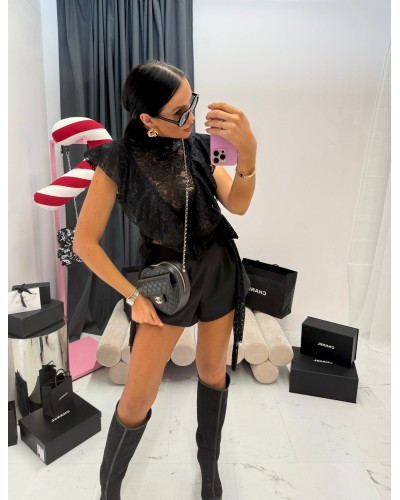 Koronkowa bluzka z falbanką La Milla czarna