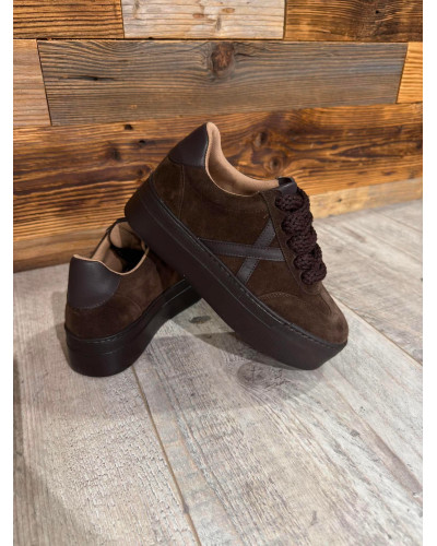 Sneakersy z plecioną sznurówką By o la la...! czekoladowe
