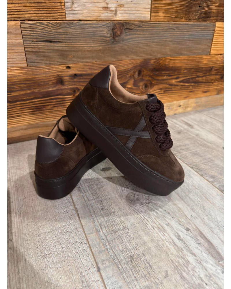 Sneakersy z plecioną sznurówką By o la la...! czekoladowe