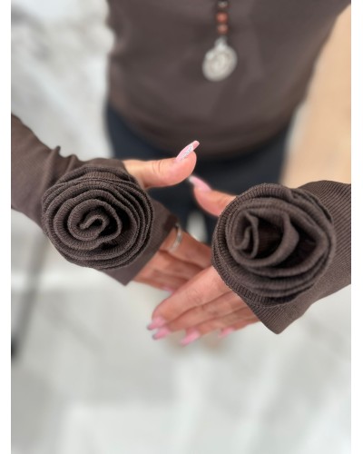 Golf z różyczkami na rękawach By o la la...! chocomus