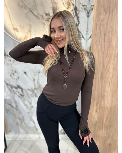 Golf z różyczkami na rękawach By o la la...! chocomus