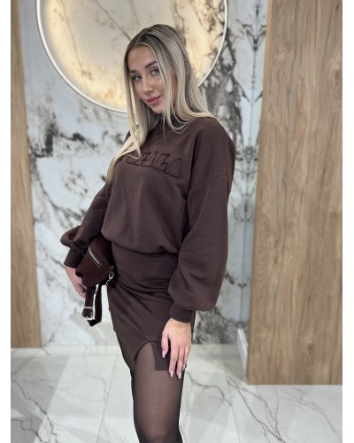 Sukienka dresowa z naszytym logo By o la la...! chocomuss