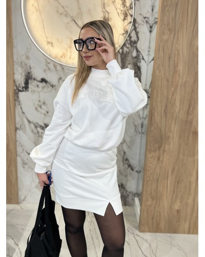 Sukienka dresowa z naszytym logo By o la la...! śmietanowa