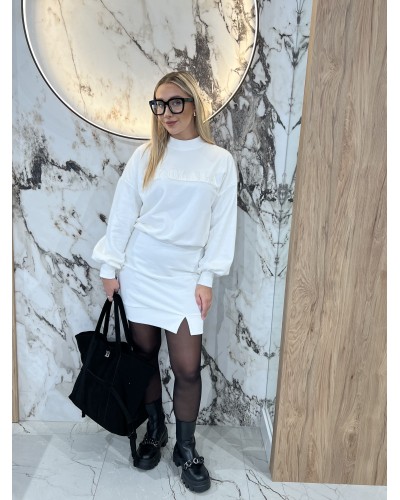 Sukienka dresowa z naszytym logo By o la la...! śmietanowa