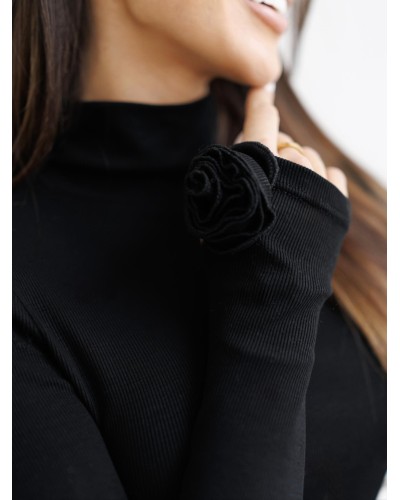 Golf z różyczkami na rękawach By o la la...! czarna