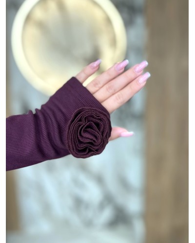 Golf z różyczkami na rękawach By o la la...! śliwkowy