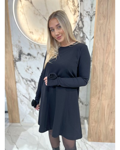 Sukienka z różyczkami na rękawach By o la la...! czarna