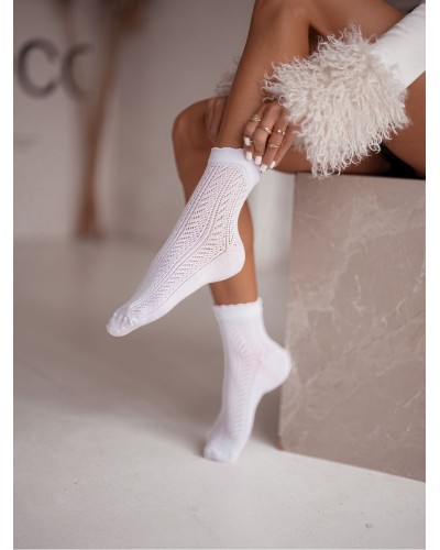Skarpetki ażurowe w jodełka białe