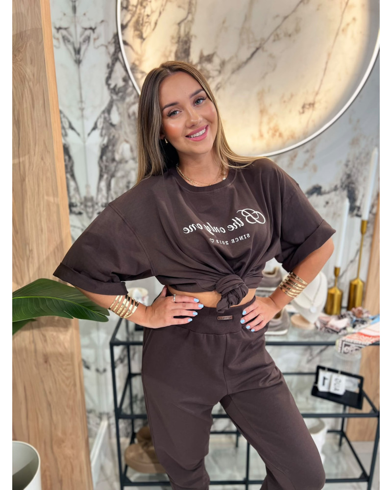 T-shirt wyszywanym napisem By o la la...! espresso