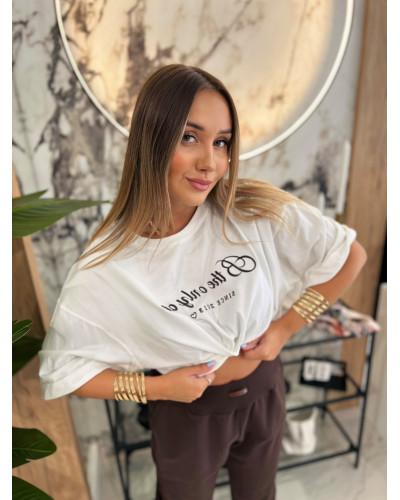 T-shirt wyszywanym napisem By o la la...! biała z espresso