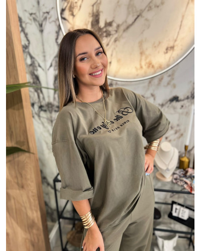 T-shirt wyszywanym napisem By o la la...! olive