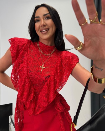 Koronkowa bluzka z falbanką La Milla czerwona