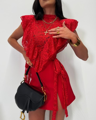 Koronkowa bluzka z falbanką La Milla czerwona