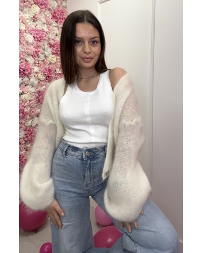 Krótki kardigan z perłowymi guzikami śmietanowy