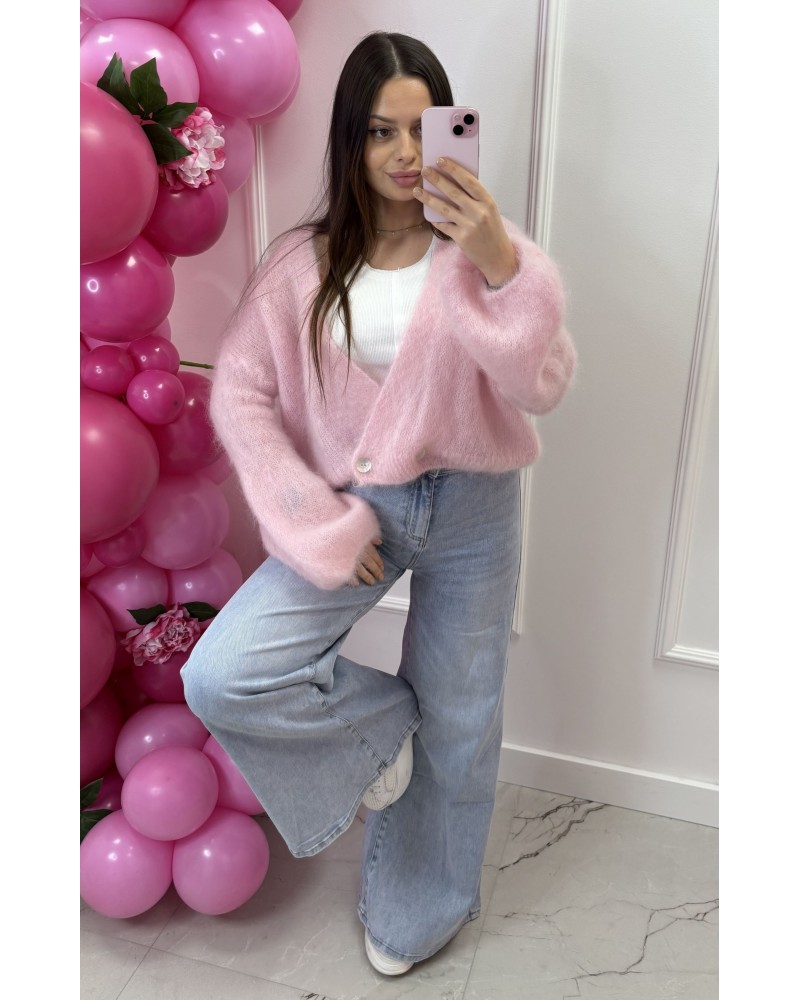 Krótki kardigan z perłowymi guzikami pudrowy róż