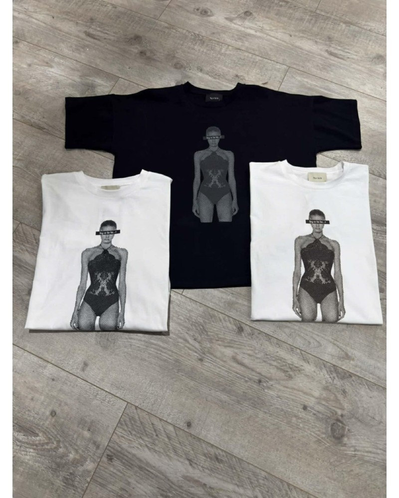 T-shirt z modelką w body By o la la...! czarny