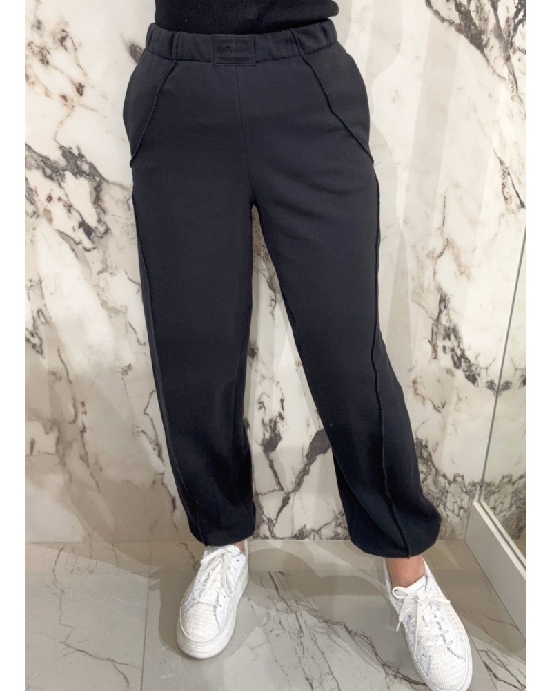 Spodnie dresowe z ozdobnym szwem By o la la...! czarne