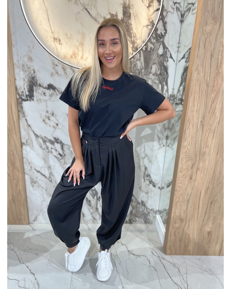 Eleganckie spodnie z medalikiem By o la la...! czarne