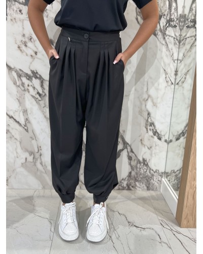 Eleganckie spodnie z medalikiem By o la la...! czarne