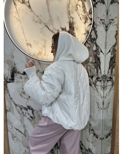 Kurtka pikowana z odpinanym swetrowym kapturem By o la la...! biała