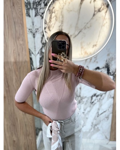 Półgolf prążkowany z krótkim rękawem By o la la...! pudrowy róż