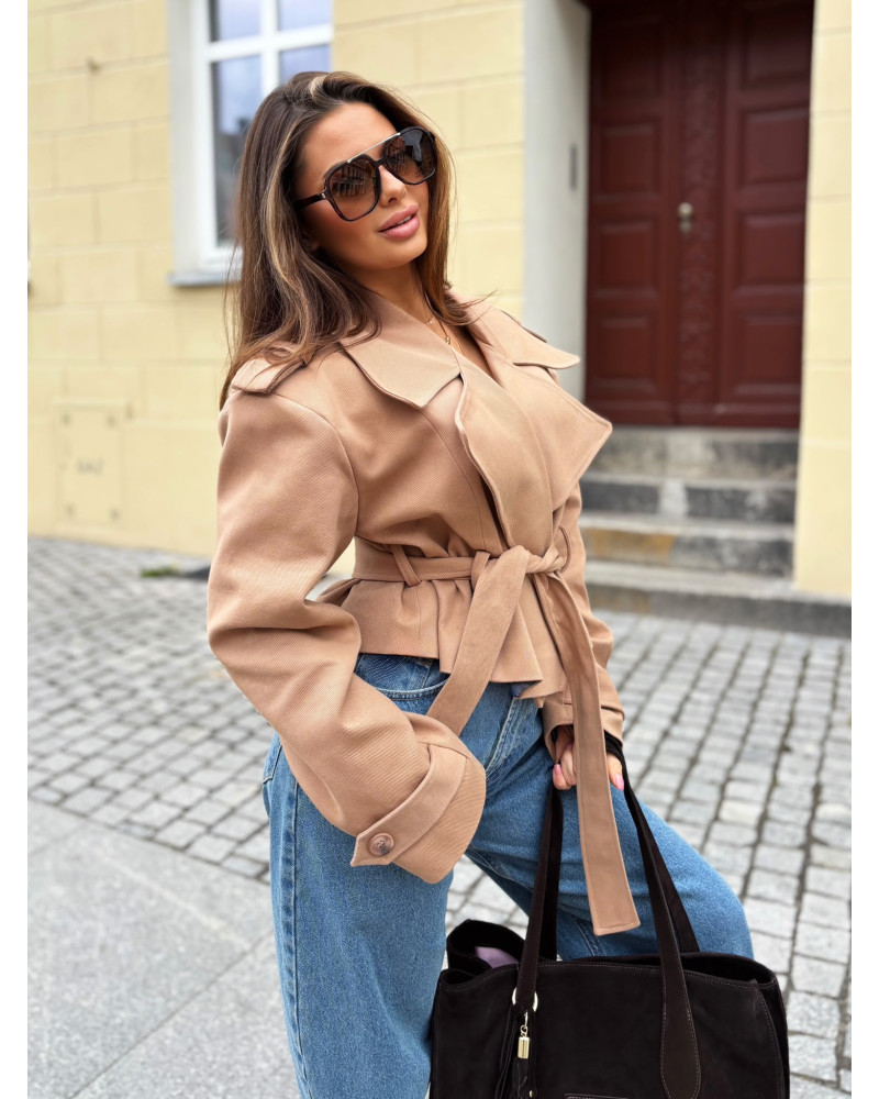 Krótki płaszcz wiązany EMO camel