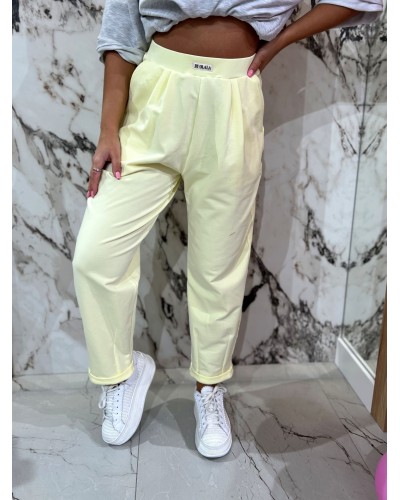 Spodnie dresowe z etykietą By o la la...! sunshine