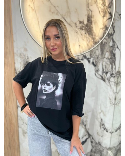 T-shirt z modelką By o la la...! czarny