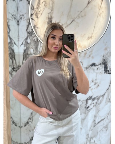 T-shirt z logowanym serduszkiem By o la la...! kakowy