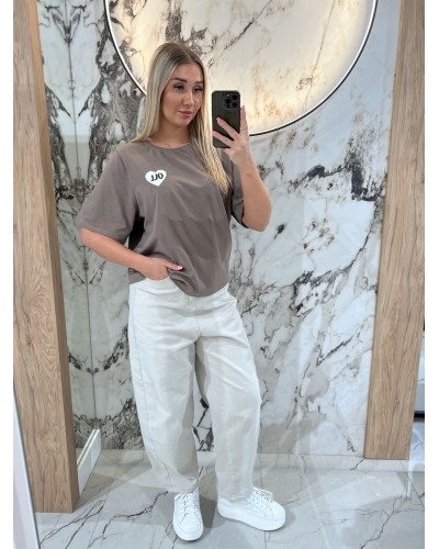 T-shirt z logowanym serduszkiem By o la la...! kakowy