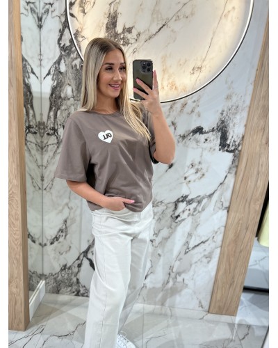 T-shirt z logowanym serduszkiem By o la la...! kakowy