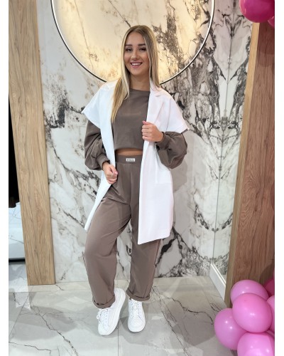 Spodnie dresowe z etykietą By o la la...! kakaowe