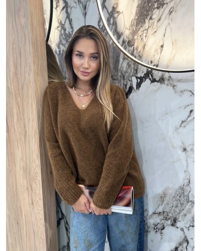 Sweter moherowy z dekoltem By o la la...! korzenny