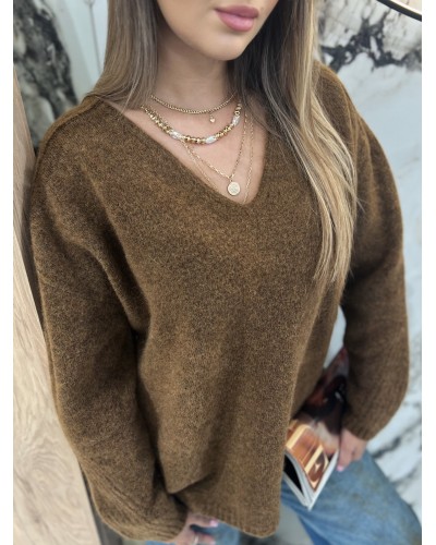 Sweter moherowy z dekoltem By o la la...! korzenny