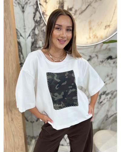 T-shirt oversize z naszywką moro By o la la...! ecru