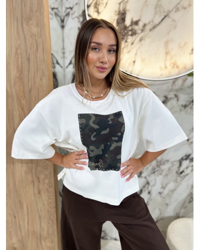 T-shirt oversize z naszywką moro By o la la...! ecru