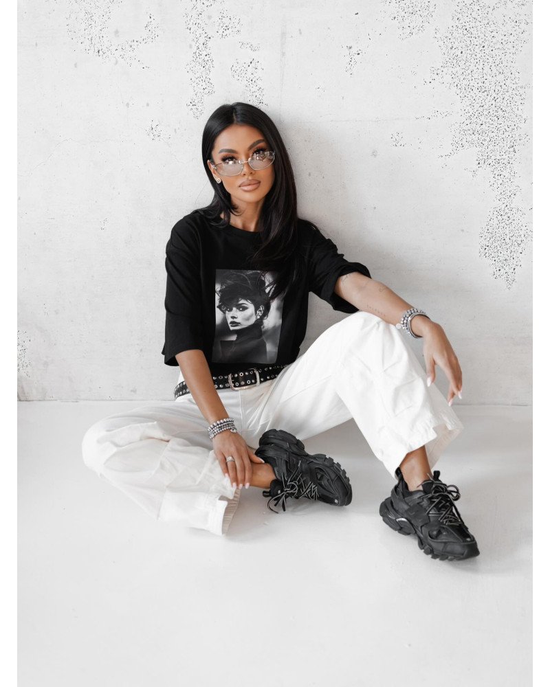 T-shirt asymetryczny z modelką By o la la...! czarny