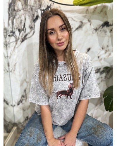 T-shirt długi z jamnikiem By o la la...! szary