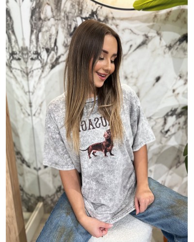 T-shirt długi z jamnikiem By o la la...! szary