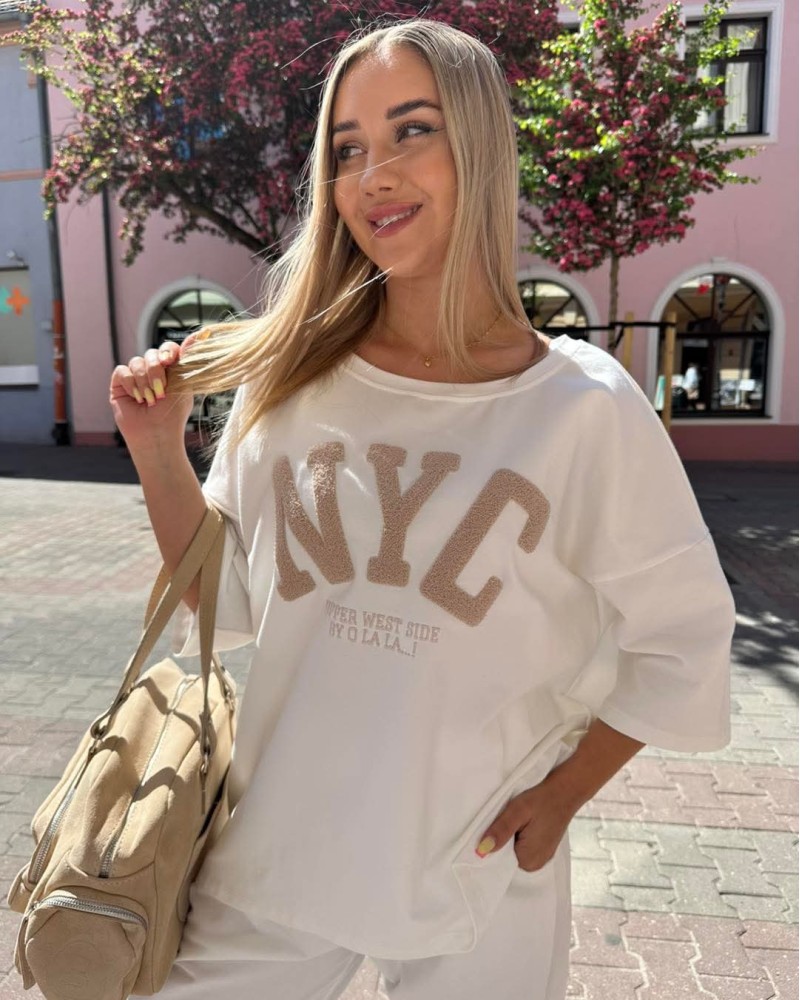 T-shirt NYC By o la la...! śmietankowy z beżem T-shirt NYC By o la la...! śmietankowy z beżem