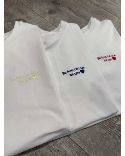 T-shirt z napisem i sercem By o la la...! red kiss