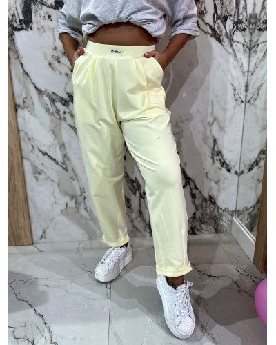 Spodnie dresowe z etykietą By o la la...! sunshine