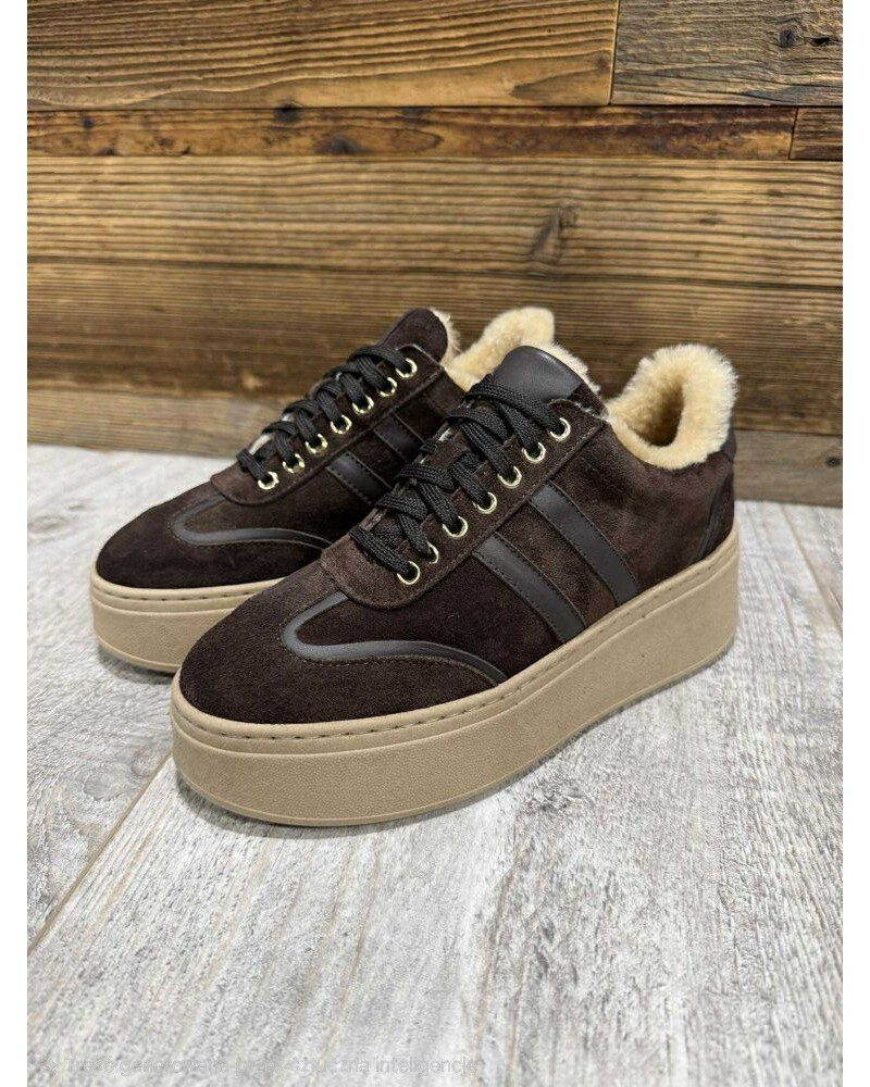 Sneakersy z futerkiem By o la la...! czekoladowe z beżem