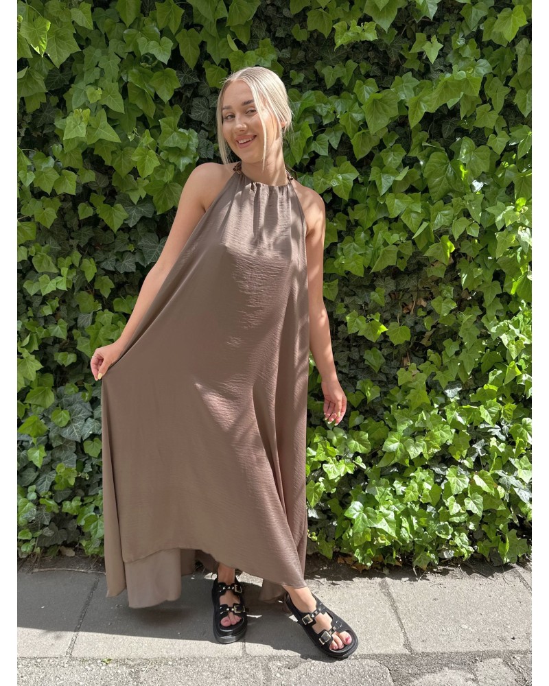 Sukienka maxi z wyciętymi plecami By o la la...! czekoladowa Sukienka maxi z wyciętymi plecami By o la la...! czekoladowa